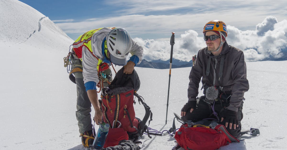 découvrez l'ice axe technique, un outil essentiel pour l'escalade sur glace et l'alpinisme. performance, sécurité et maniabilité au rendez-vous.