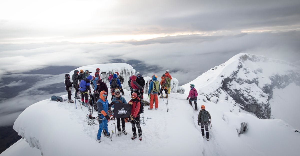 découvrez les principes essentiels de la sécurité en montagne pour préparer vos aventures en toute sérénité et éviter les risques.