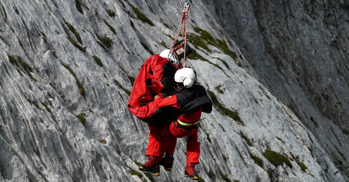 découvrez les principes essentiels pour assurer votre sécurité en montagne, avec des conseils pratiques pour une randonnée et une exploration en toute sérénité.