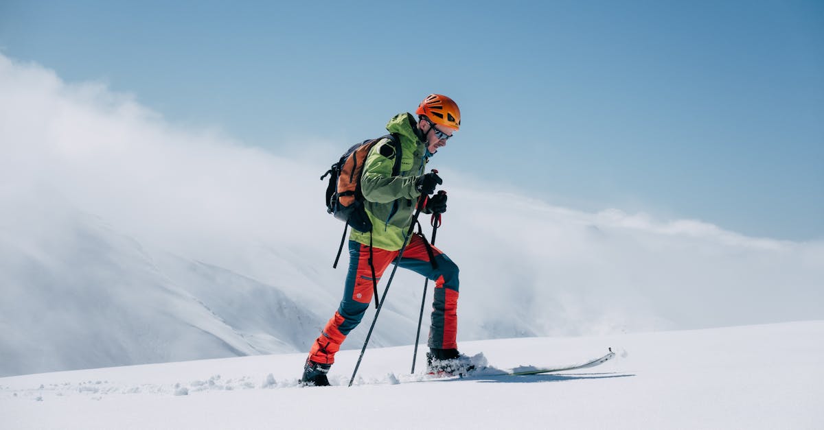 découvrez les conseils essentiels pour garantir votre sécurité lors de la pratique du ski, prévenir les accidents et profiter pleinement des pistes en toute sérénité.