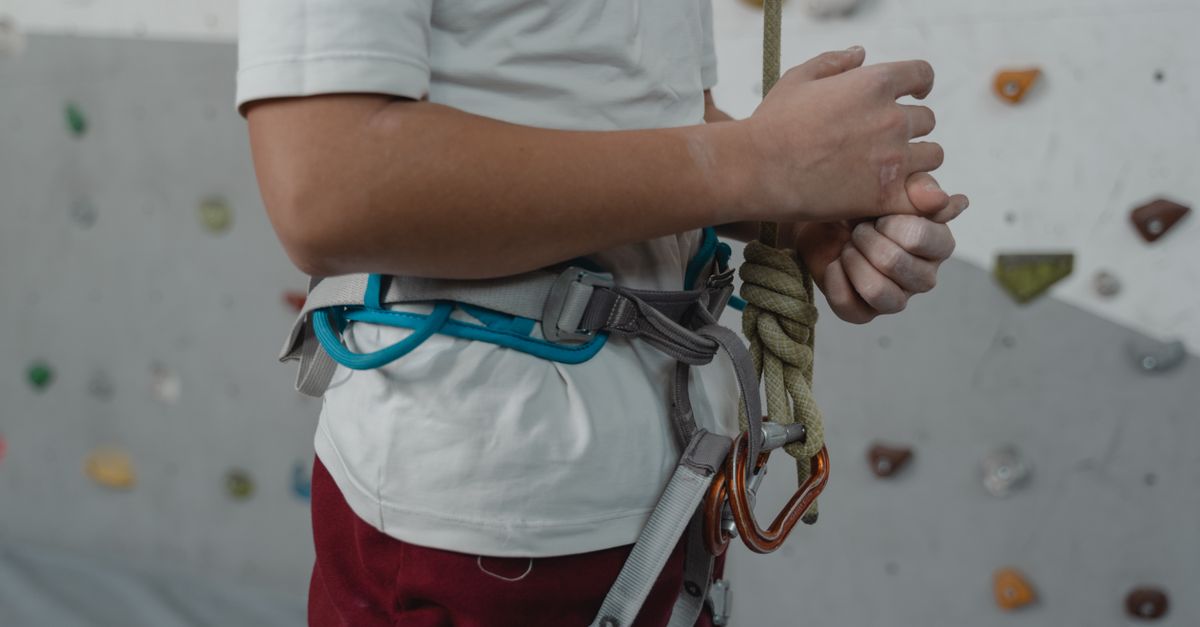 techniques et conseils pour l'assurage en escalade, garantissant sécurité et efficacité lors de vos ascensions.