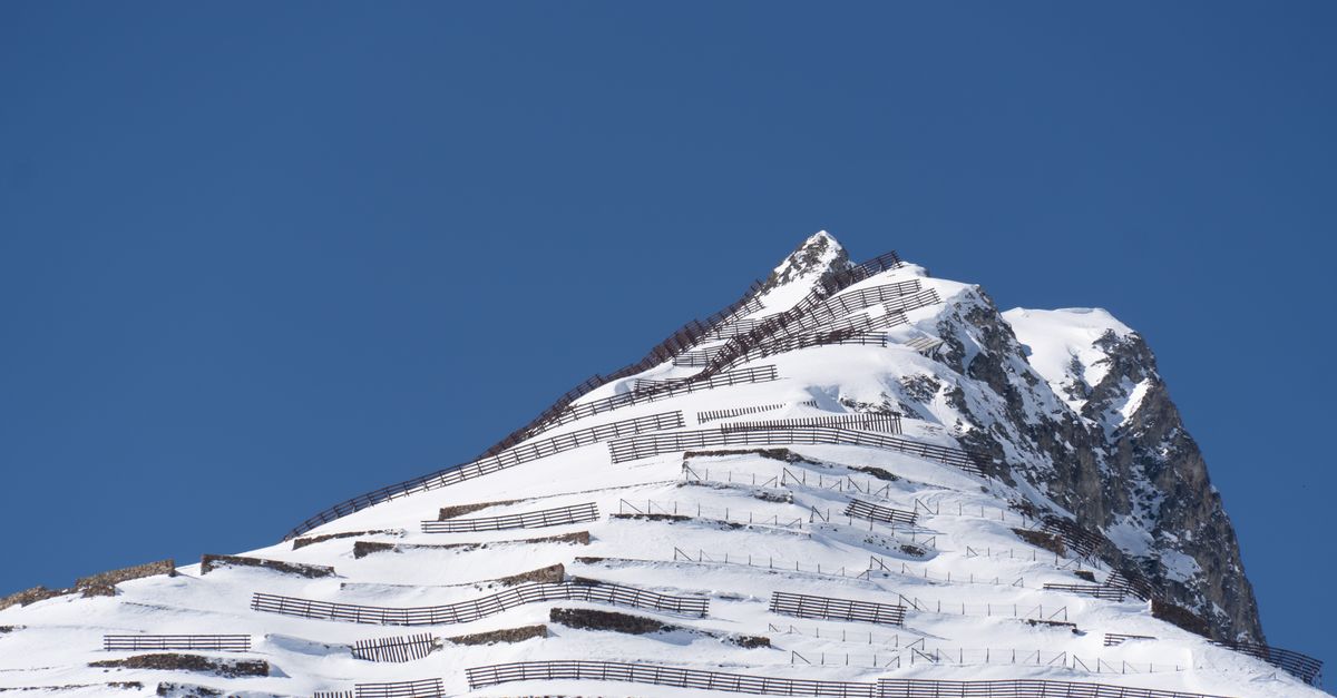 détection des risques d'avalanche : technologies avancées pour prévenir et sécuriser les zones montagneuses.