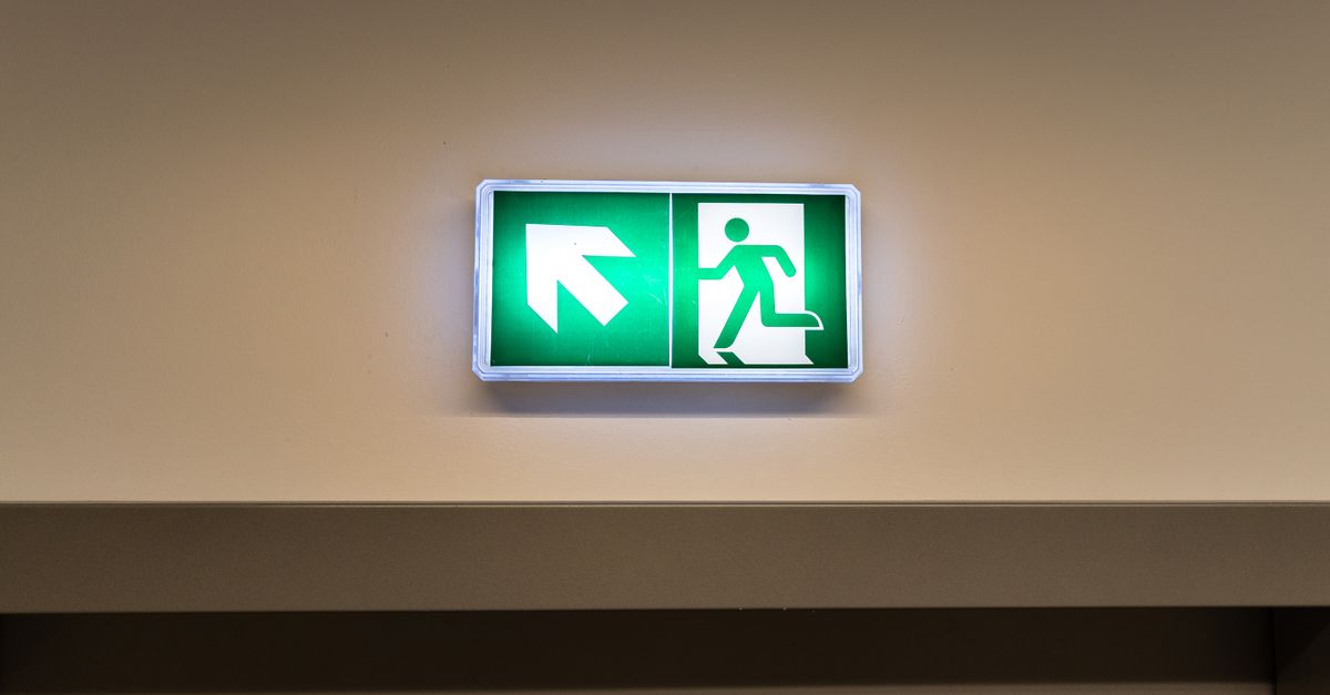 découvrez les différents panneaux d'urgence essentiels pour votre sécurité. apprenez à reconnaître et comprendre les signaux d'urgence pour réagir rapidement en situation critique.