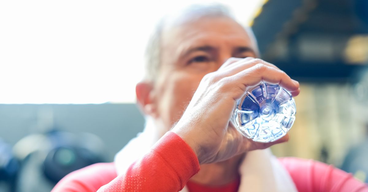 découvrez l'importance de l'hydratation pour votre santé et bien-être, avec des conseils simples pour rester hydraté tout au long de la journée.