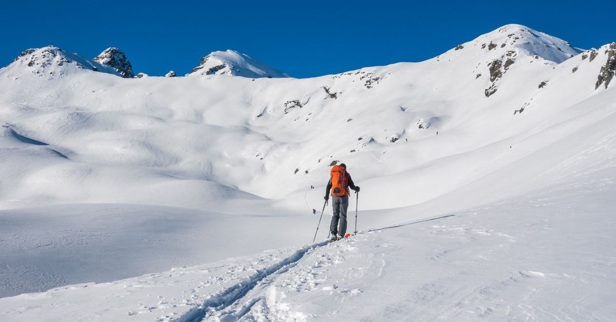 découvrez la technique de la transition rapide en ski de randonnée alpine pour optimiser vos performances en montagne.