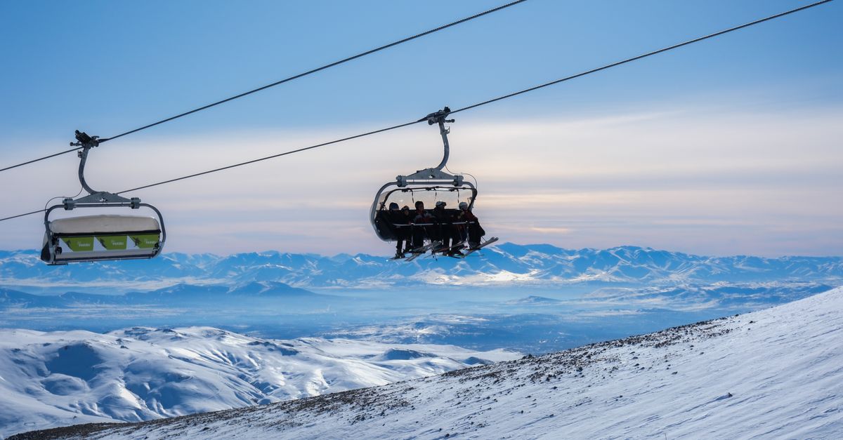 conseils pratiques pour l'installation de fixations de ski afin d'assurer sécurité et performance sur les pistes.