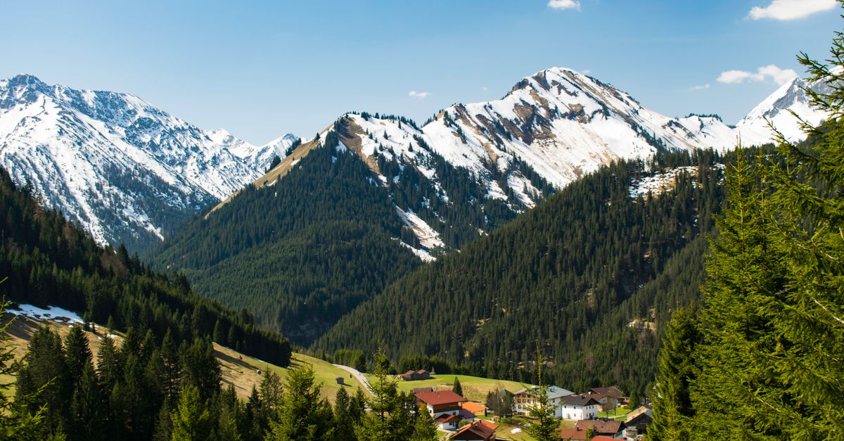 découvrez des pratiques durables en montagne pour préserver l'environnement, promouvoir le tourisme responsable et protéger les écosystèmes alpins.