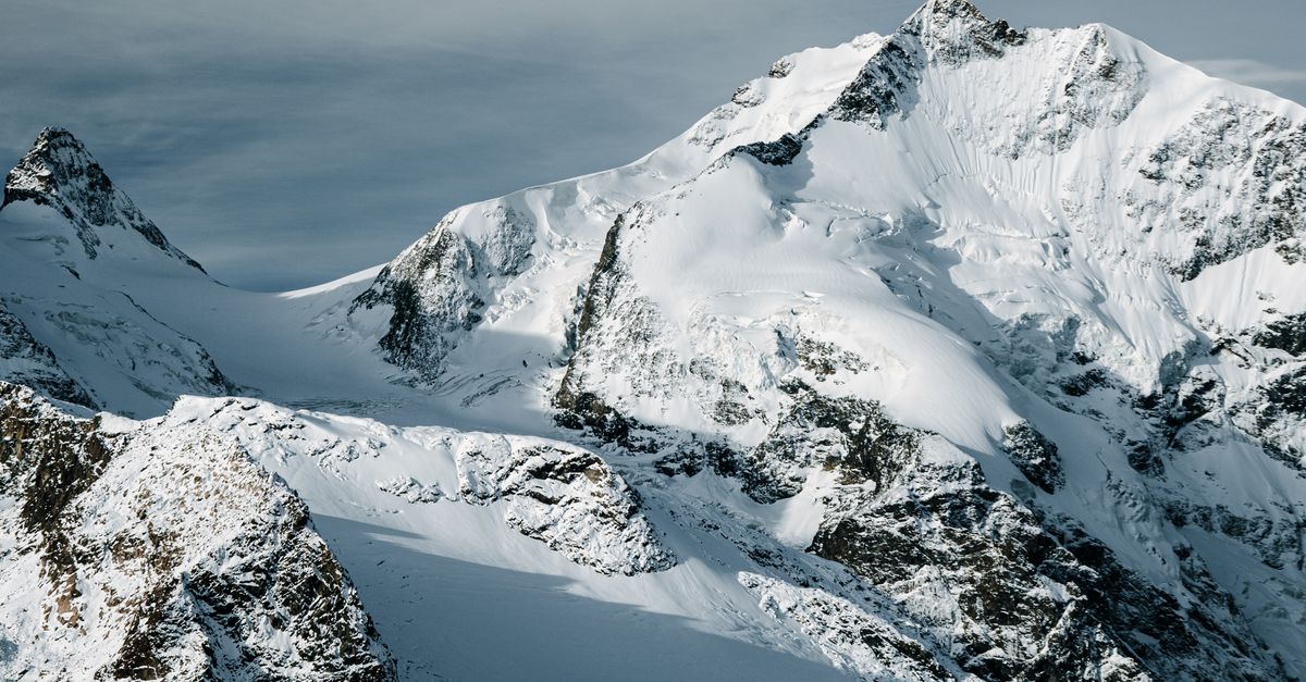 découvrez des pratiques durables en montagne pour préserver l'environnement, soutenir les communautés locales et protéger les écosystèmes alpins.