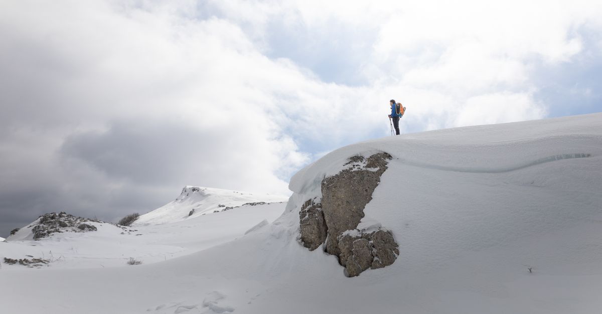 découvrez les techniques essentielles pour l'escalade en neige profonde et améliorez votre sécurité et performance en montagne.
