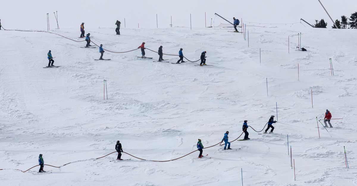 préparez-vous aux pentes raides grâce à des exercices ciblés pour renforcer vos jambes, améliorer votre équilibre et gagner en endurance sur les skis.