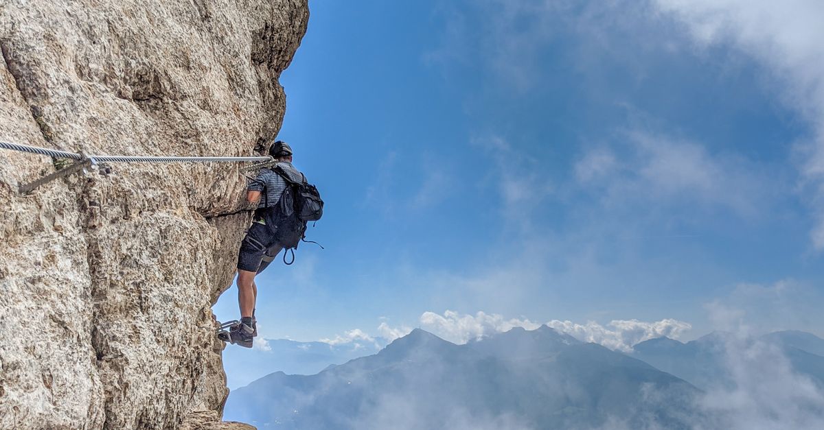 découvrez les règles de sécurité essentielles en via ferrata : équipement adapté, bonnes pratiques et conseils pour profiter de l’aventure en toute sérénité.
