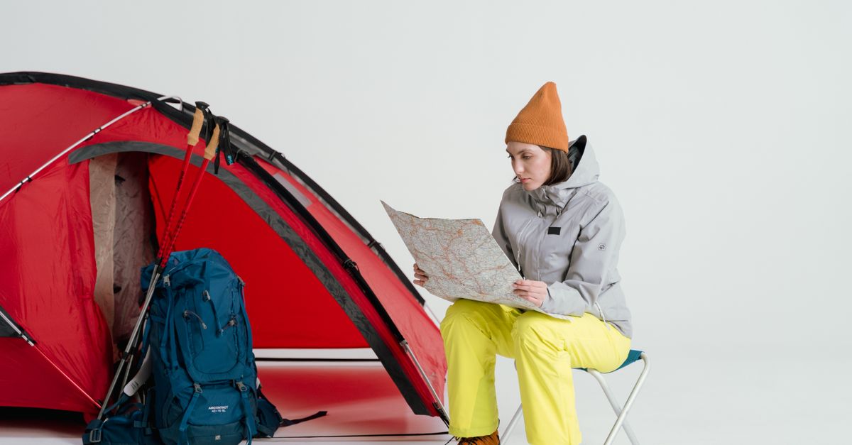 préparez votre expédition hivernale avec les équipements essentiels, des conseils de sécurité et une bonne planification pour affronter le froid sereinement.