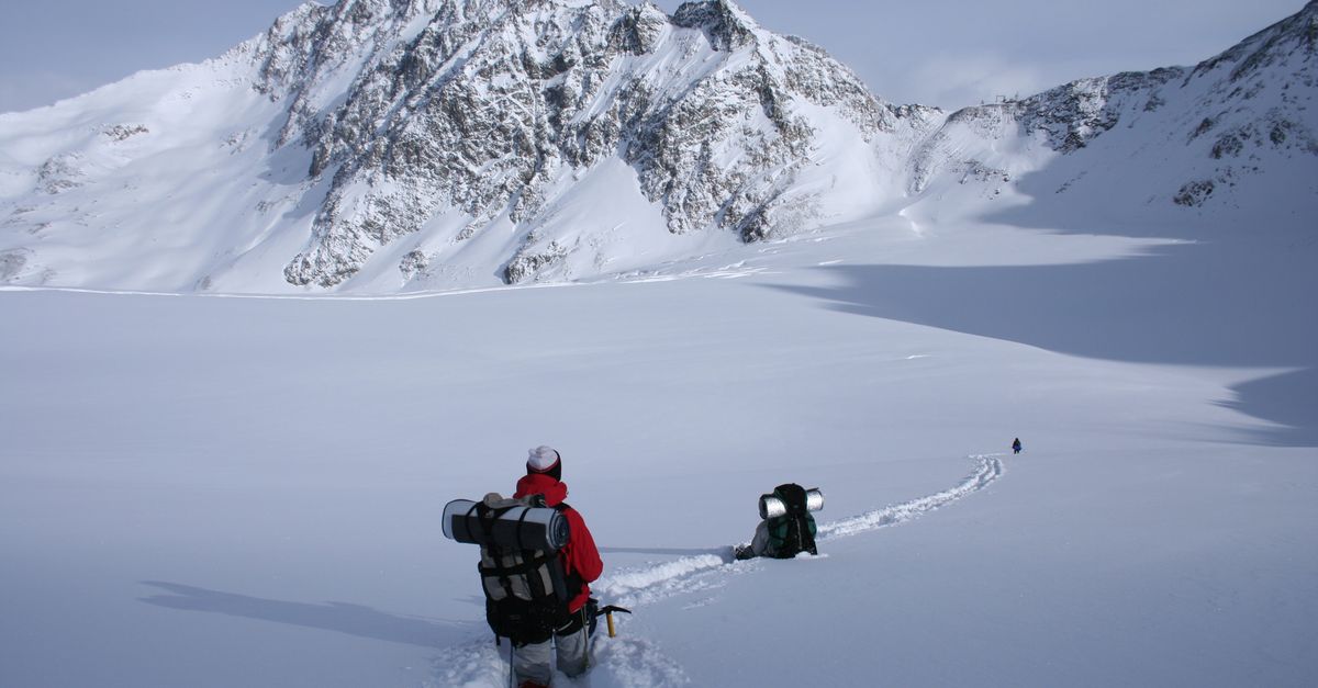 préparez votre expédition hivernale avec les bons vêtements, équipements et conseils pour affronter le froid en toute sécurité.