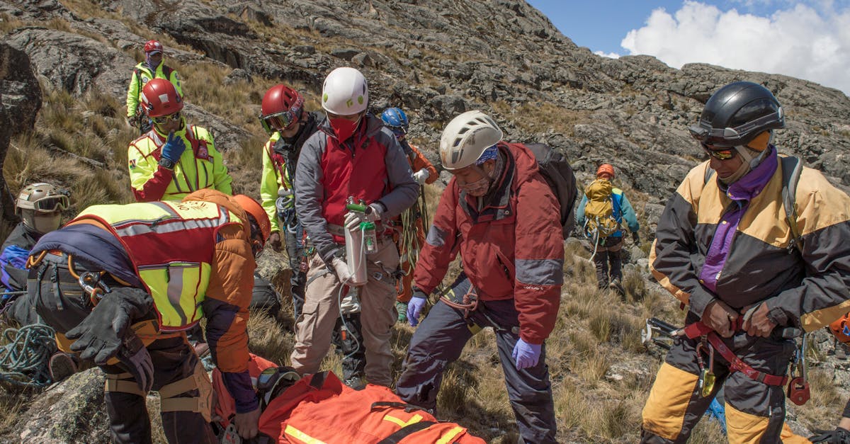 découvrez les principes essentiels de la sécurité en montagne pour profiter pleinement de vos aventures tout en minimisant les risques.