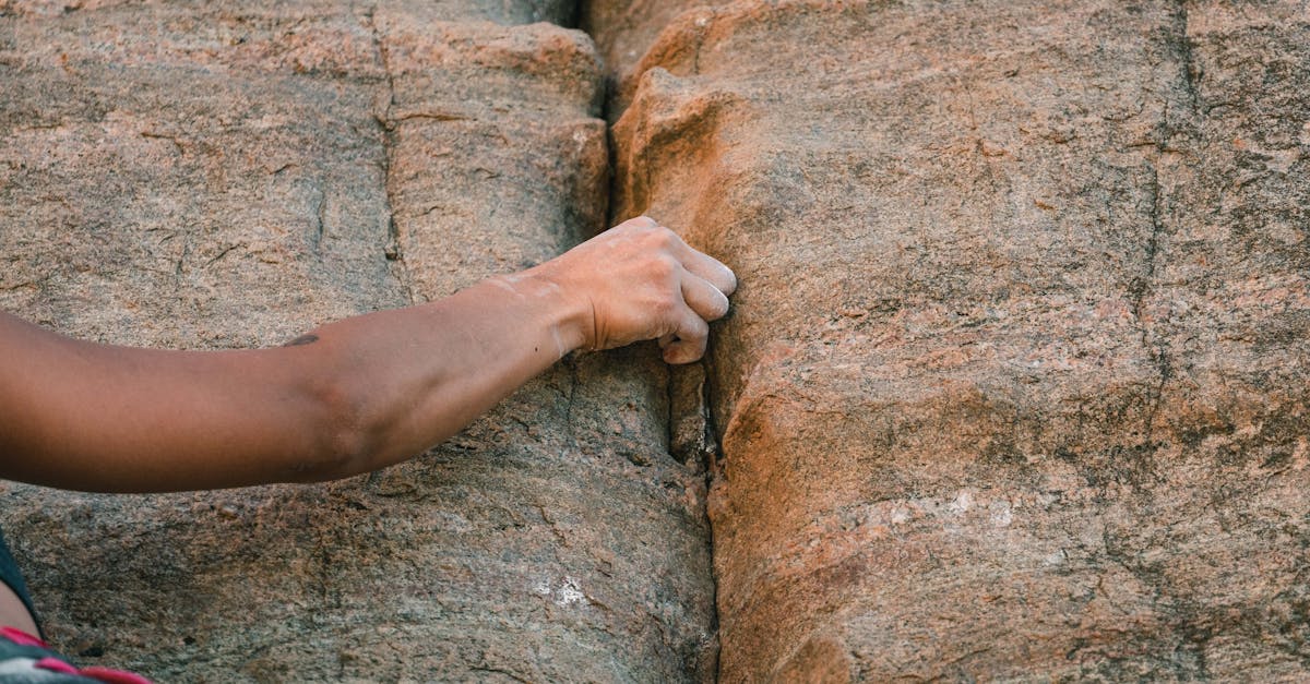 découvrez les erreurs courantes en escalade et comment les éviter pour améliorer votre performance et sécurité sur les rochers.