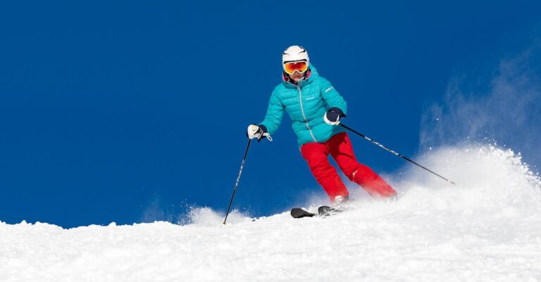 découvrez les conseils essentiels pour assurer votre sécurité lors de la pratique du ski, prévenir les accidents et profiter pleinement des pistes en toute sérénité.