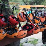 découvrez notre sélection d'équipements de via ferrata pour assurer votre sécurité et profiter pleinement de cette activité d'escalade en montagne.