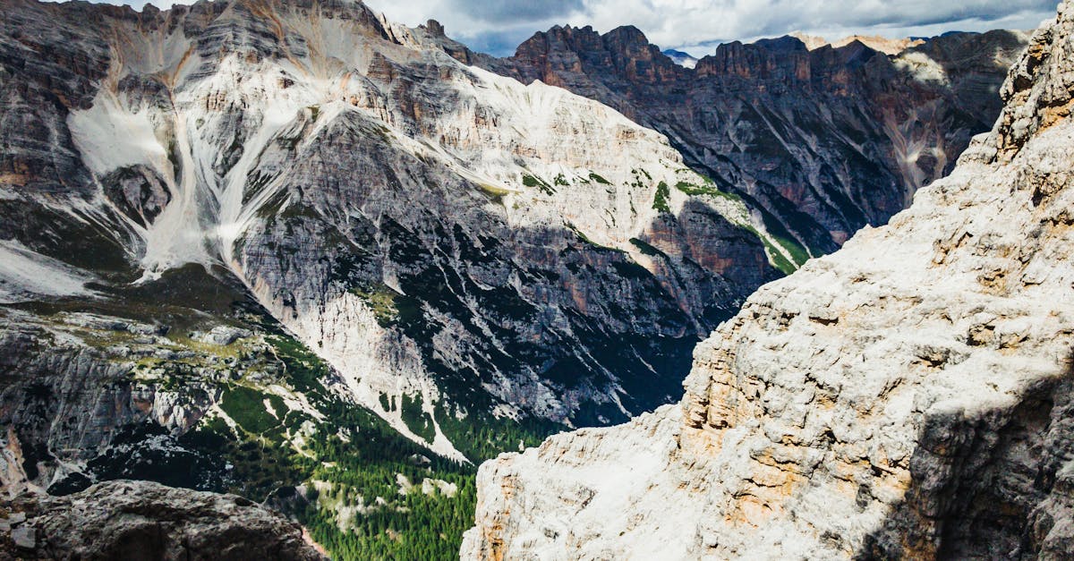 découvrez notre équipement complet pour via ferrata, alliant sécurité et performance pour toutes vos aventures en pleine nature.
