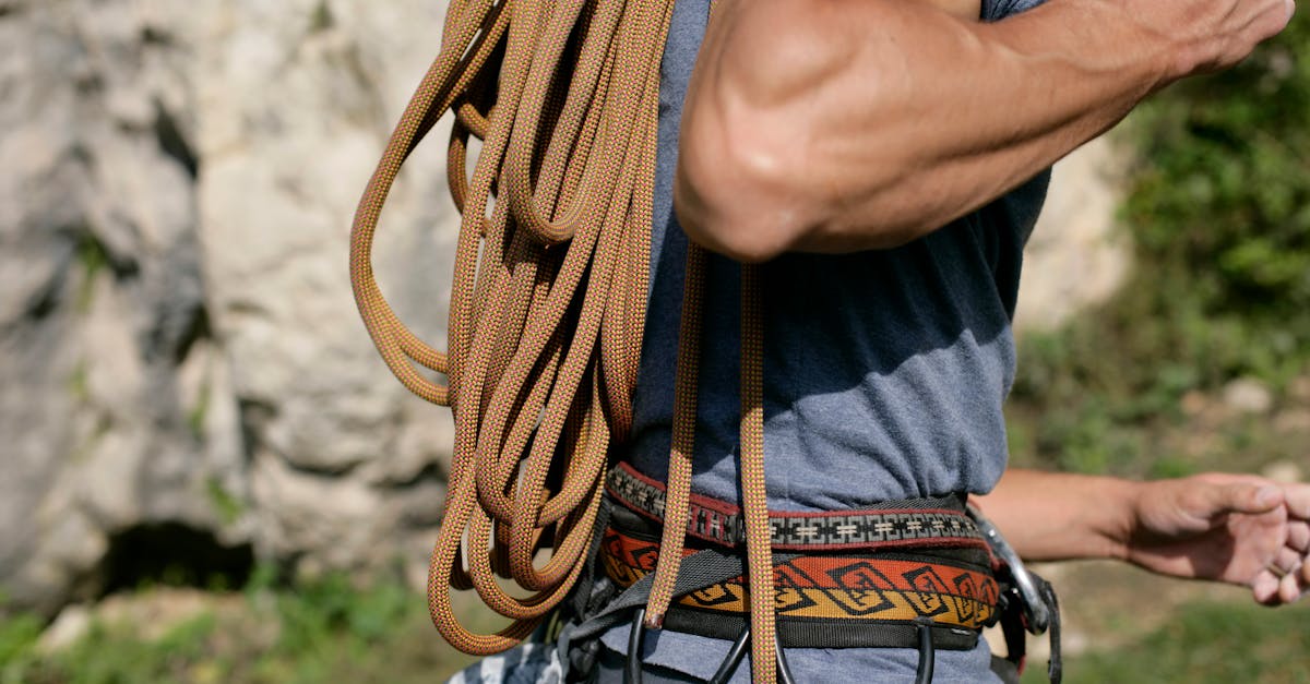 découvrez les techniques essentielles d'escalade alpine pour maîtriser vos cordes en montagne en toute sécurité et efficacité.