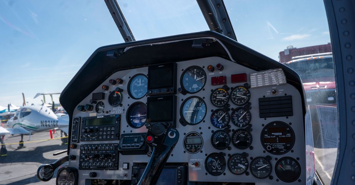découvrez l'altimètre, un instrument essentiel pour mesurer l'altitude avec précision, utilisé en aviation, randonnée et sports aéronautiques.