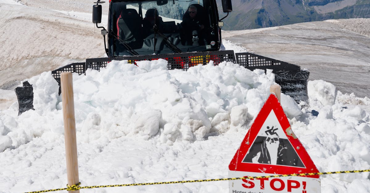 évaluation du risque d'avalanche : analyse précise des conditions pour assurer votre sécurité en montagne.