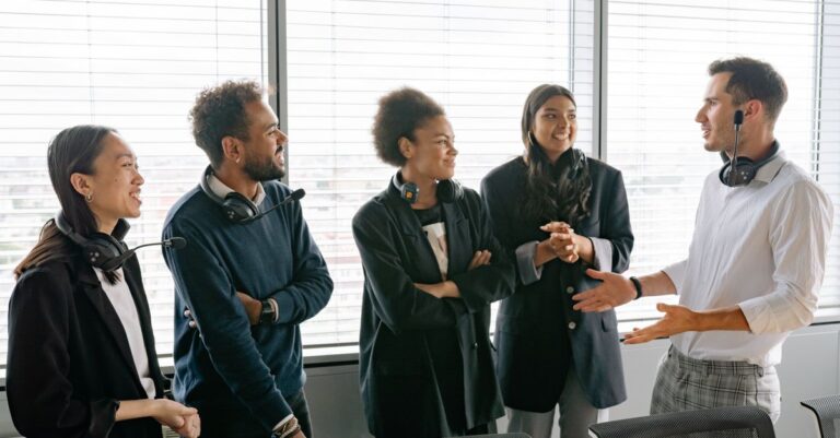 découvrez les meilleures stratégies et outils de communication pour améliorer vos échanges personnels et professionnels.