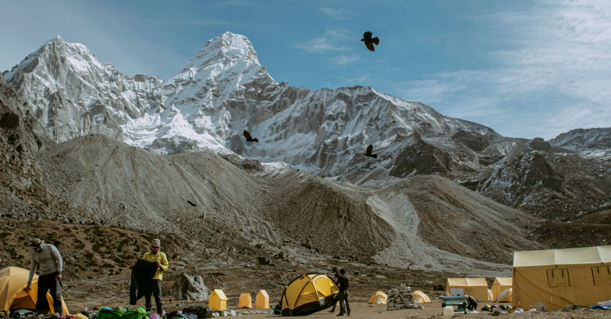 conseils essentiels pour camper en haute altitude en toute sécurité : préparation, équipement adapté et précautions à prendre pour profiter pleinement de votre aventure en montagne.