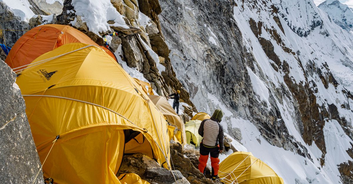 découvrez des conseils essentiels pour camper en toute sécurité en haute altitude, incluant la préparation, l'acclimatation et la gestion des risques liés à l'altitude.