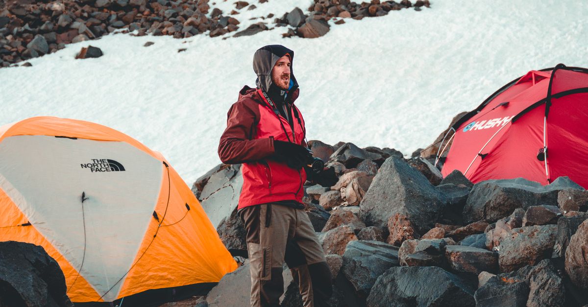 découvrez les conseils essentiels pour assurer votre sécurité lors du camping en haute altitude et profitez pleinement de votre aventure en montagne.