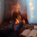 découvrez nos astuces et conseils pour garder vos pieds bien au chaud toute la journée, même par temps froid.