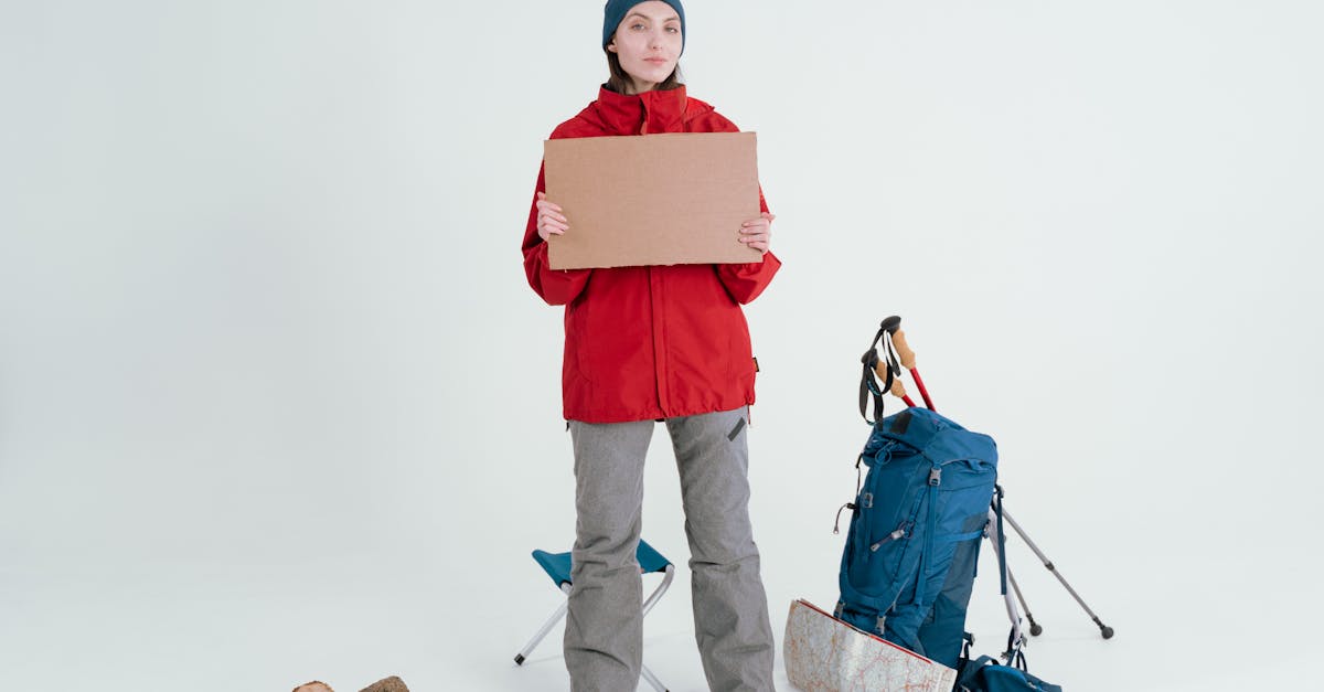 découvrez les essentiels pour l'alpinisme : équipements, conseils et astuces indispensables pour vos aventures en montagne en toute sécurité.