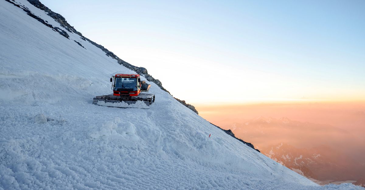 partez à l'aventure avec notre expédition de ski hors-piste, découvrez des paysages vierges et des sensations uniques en toute sécurité.