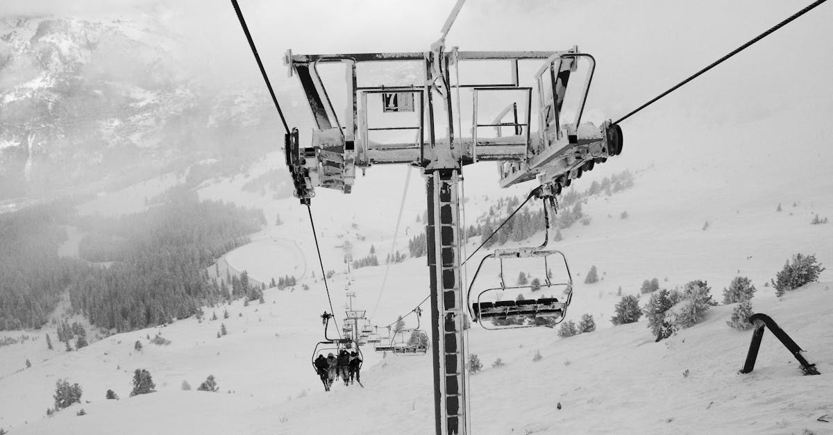 conseils essentiels pour skier hors-piste en toute sécurité : préparation, équipement adapté et bonnes pratiques pour profiter des sensations fortes tout en minimisant les risques.