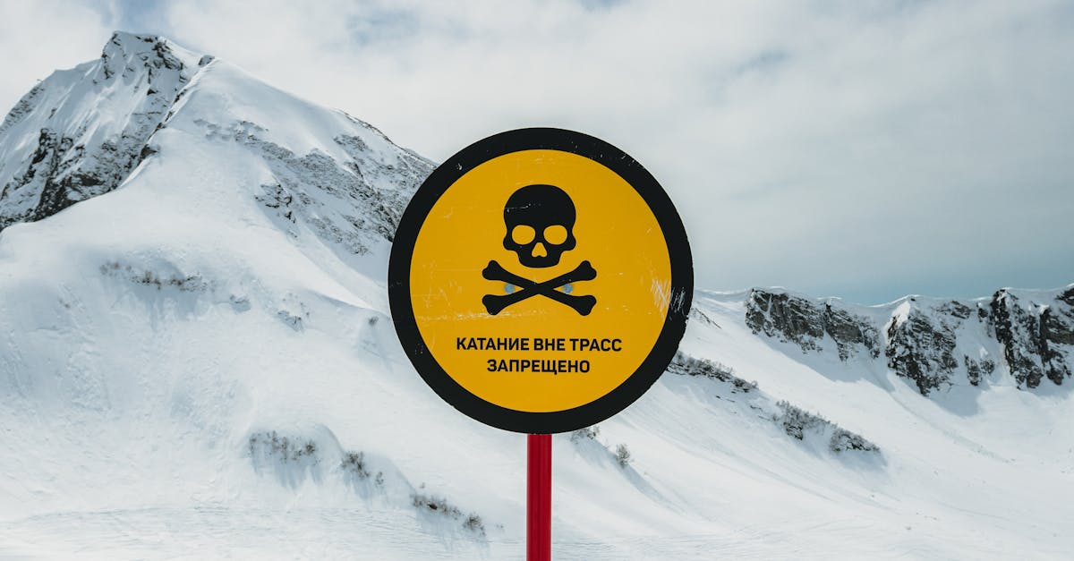 conseils essentiels pour skier hors-piste en toute sécurité : préparation, équipement adapté et bonnes pratiques pour profiter des descentes en toute sérénité.