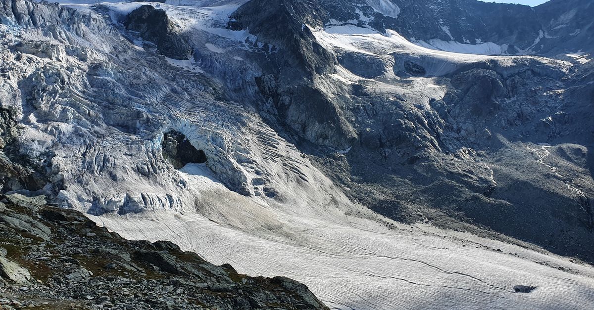 découvrez des techniques avancées d'escalade alpine pour maîtriser les défis des terrains montagneux difficiles en toute sécurité.