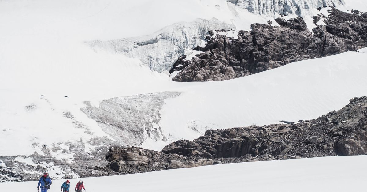 découvrez des techniques avancées d'escalade alpine pour maîtriser les terrains difficiles en haute montagne, améliorer votre sécurité et optimiser vos performances.