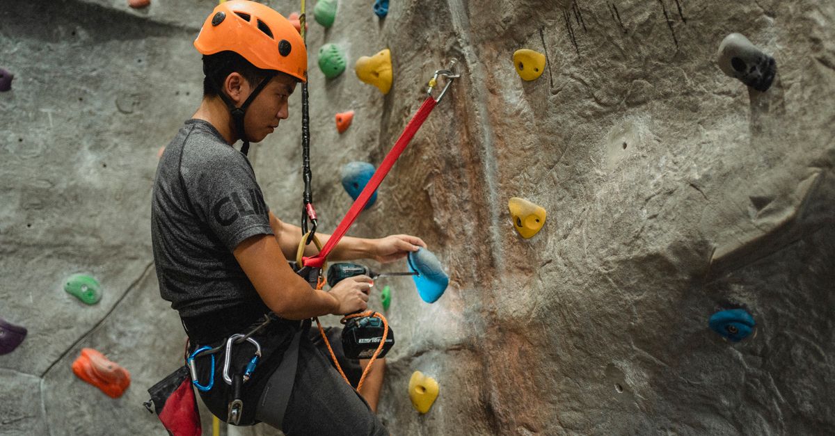 découvrez comment choisir un casque d'escalade garantissant sécurité et confort pour protéger efficacement votre tête lors de vos aventures en hauteur.