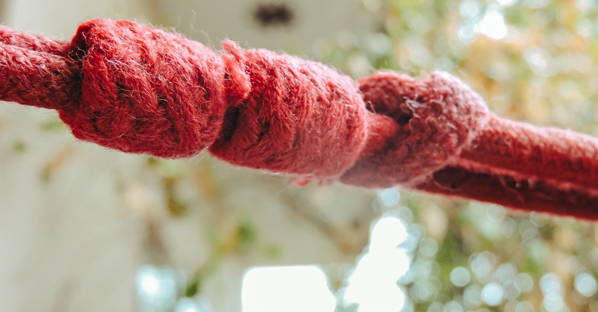 découvrez les nœuds d'escalade essentiels pour assurer votre sécurité lors de vos aventures en hauteur. guide complet et conseils pratiques pour bien les maîtriser.