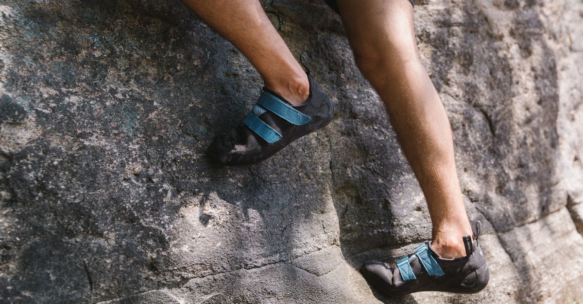 découvrez notre sélection de chaussons d'escalade alliant confort et performance pour tous les niveaux. parfaits pour grimper en salle ou en extérieur.