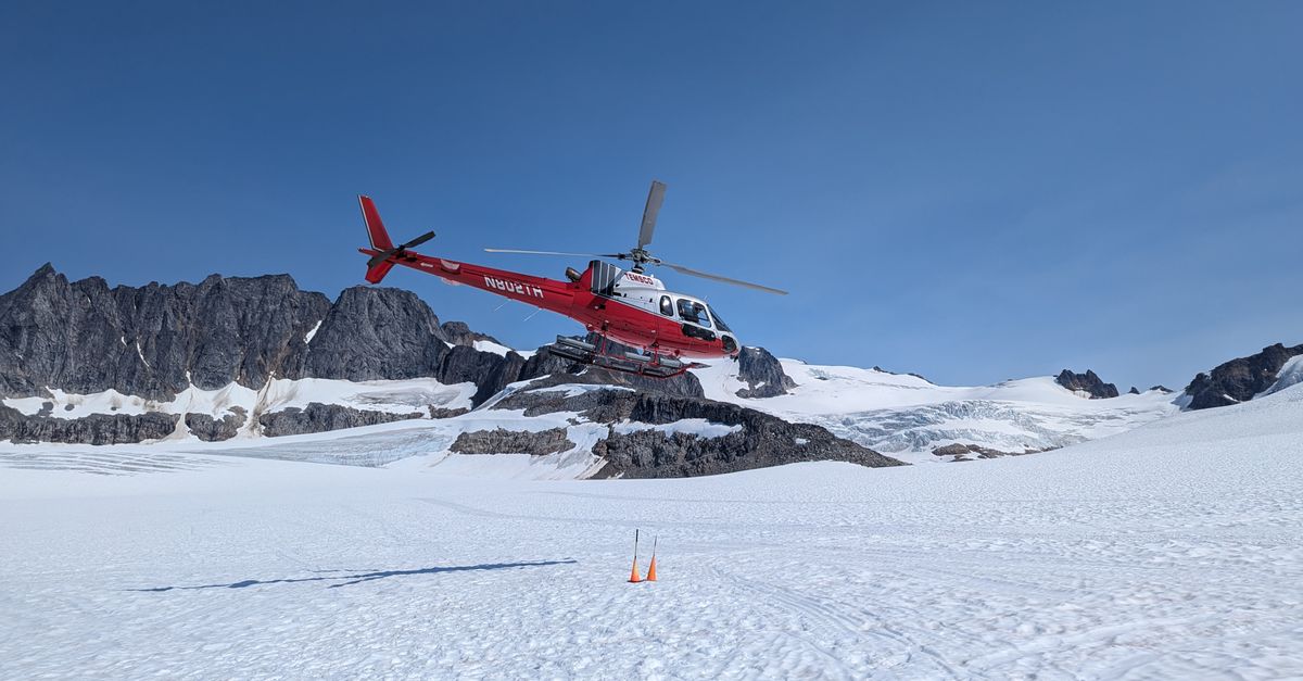 découvrez les bases du voyage sur glacier : conseils essentiels, équipement nécessaire et mesures de sécurité pour une aventure en toute confiance.