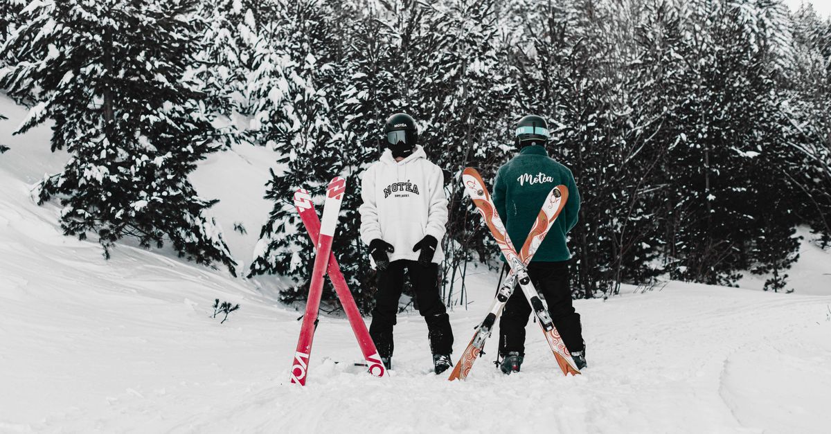 découvrez nos conseils pratiques pour le montage de skis, assurer une fixation optimale et profiter pleinement de vos descentes en toute sécurité.