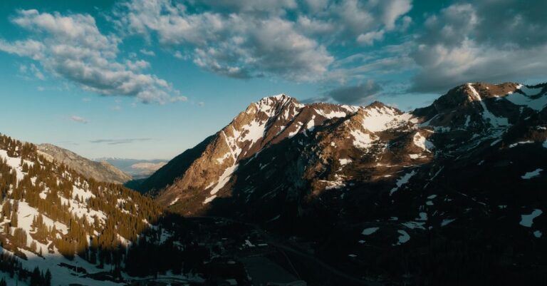 découvrez des pratiques durables en montagne pour préserver les écosystèmes fragiles tout en profitant des activités en pleine nature.