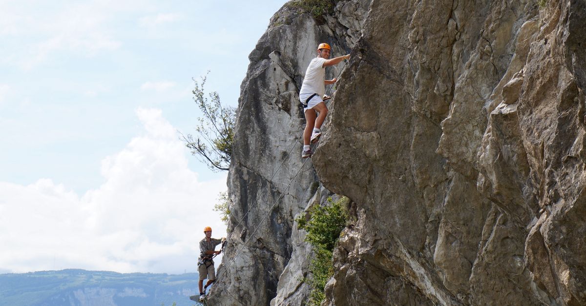 découvrez des stratégies efficaces pour réussir votre via ferrata en toute sécurité et profiter pleinement de cette activité d'escalade en milieu naturel.