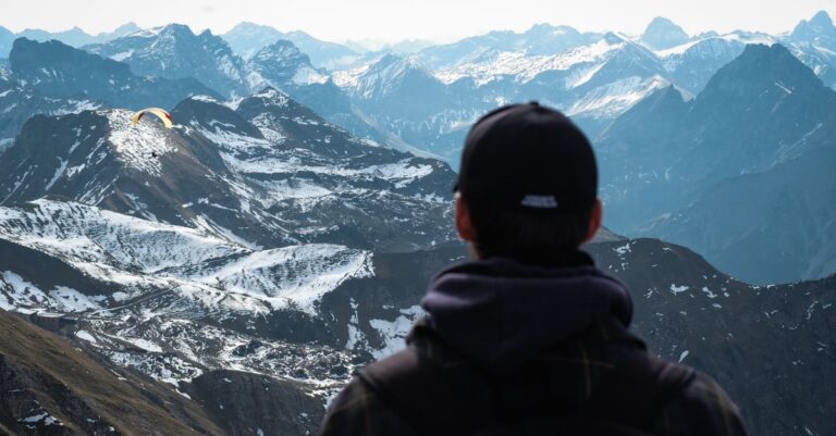 découvrez les meilleures méthodes pour prévenir le mal aigu des montagnes et profiter pleinement de vos activités en haute altitude en toute sécurité.