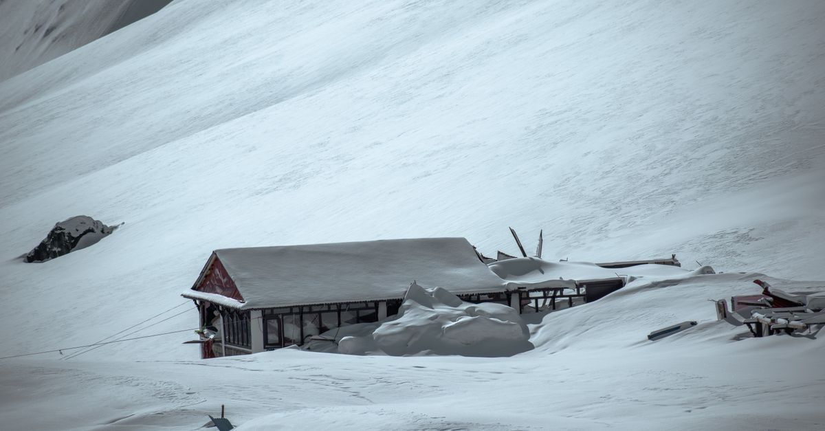 découvrez tout sur les avalanches : causes, prévention et conseils de sécurité pour protéger votre vie en montagne.