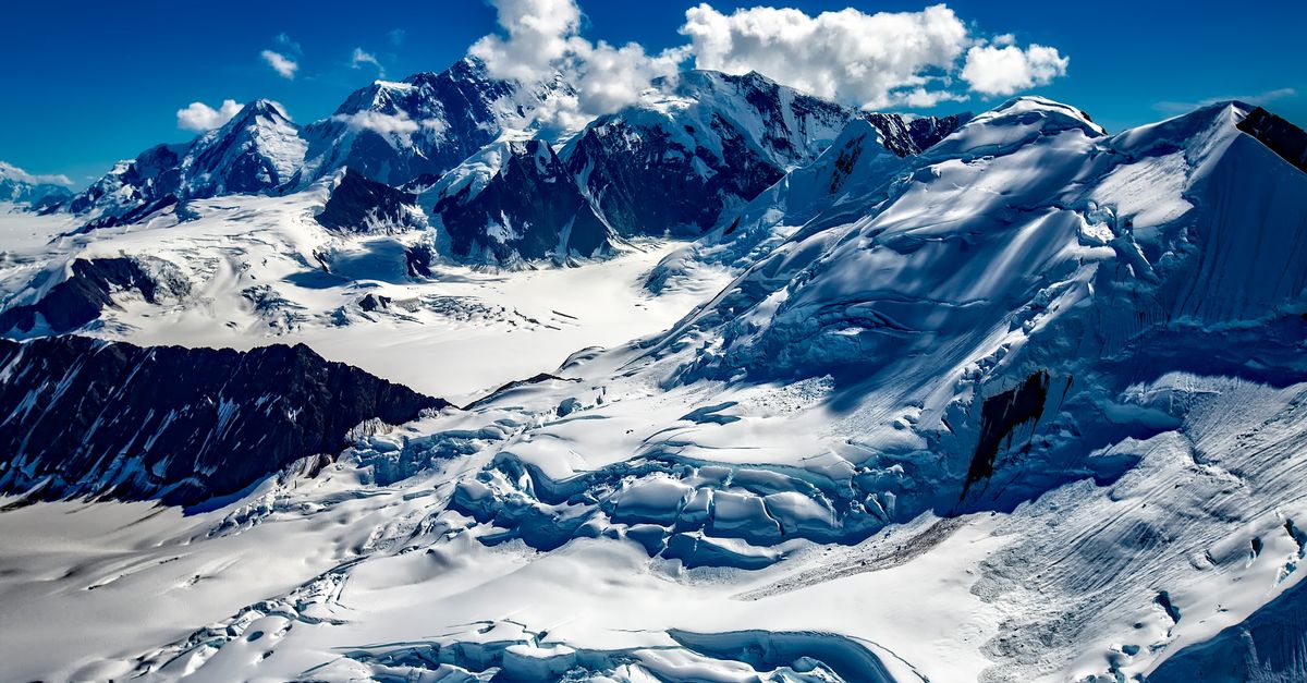 découvrez les meilleures techniques et conseils pour naviguer en toute sécurité près des crevasses. guide essentiel pour aventuriers et amateurs de sports d'hiver.
