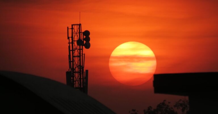 découvrez les téléphones satellites, idéaux pour rester connecté partout dans le monde, même dans les zones les plus isolées. communication fiable et sécurité assurée.