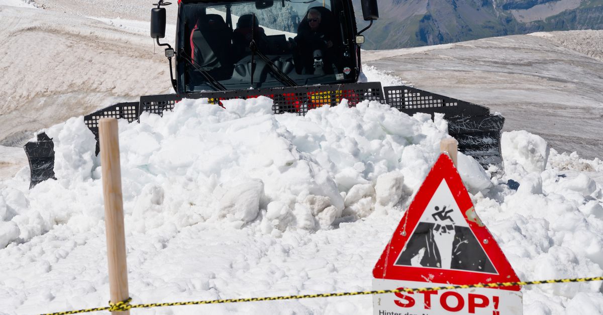 découvrez les procédures essentielles pour survivre à une avalanche et rester en sécurité en montagne.