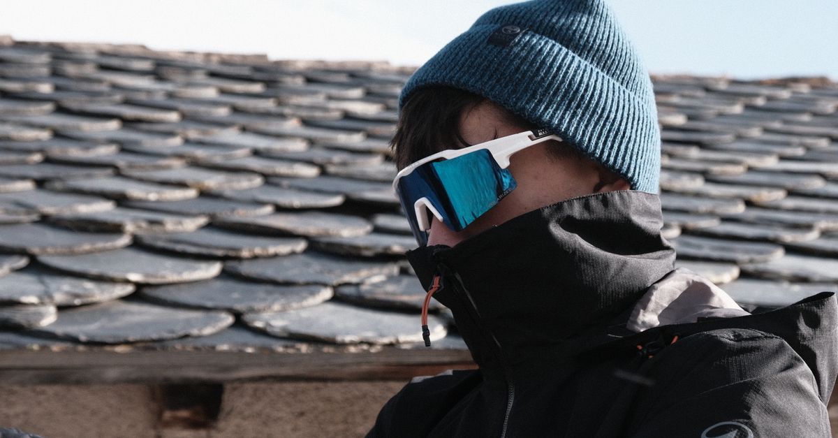 découvrez nos lunettes de soleil spécialement conçues pour la montagne, offrant protection uv optimale et confort lors de vos aventures en altitude.