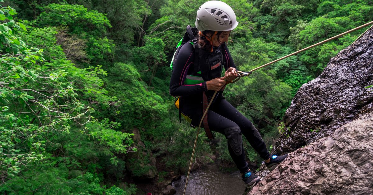 découvrez les techniques sécurisées de rappel pour une descente en toute sécurité, adaptées aux débutants comme aux experts.